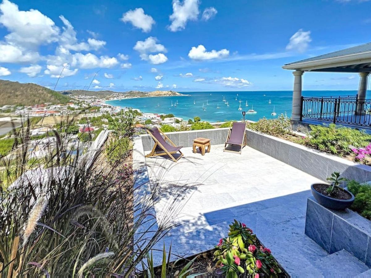 Blue Room In A Shared Villa Diamant With Communal Pool And Sea View Grand Case Bagian luar foto