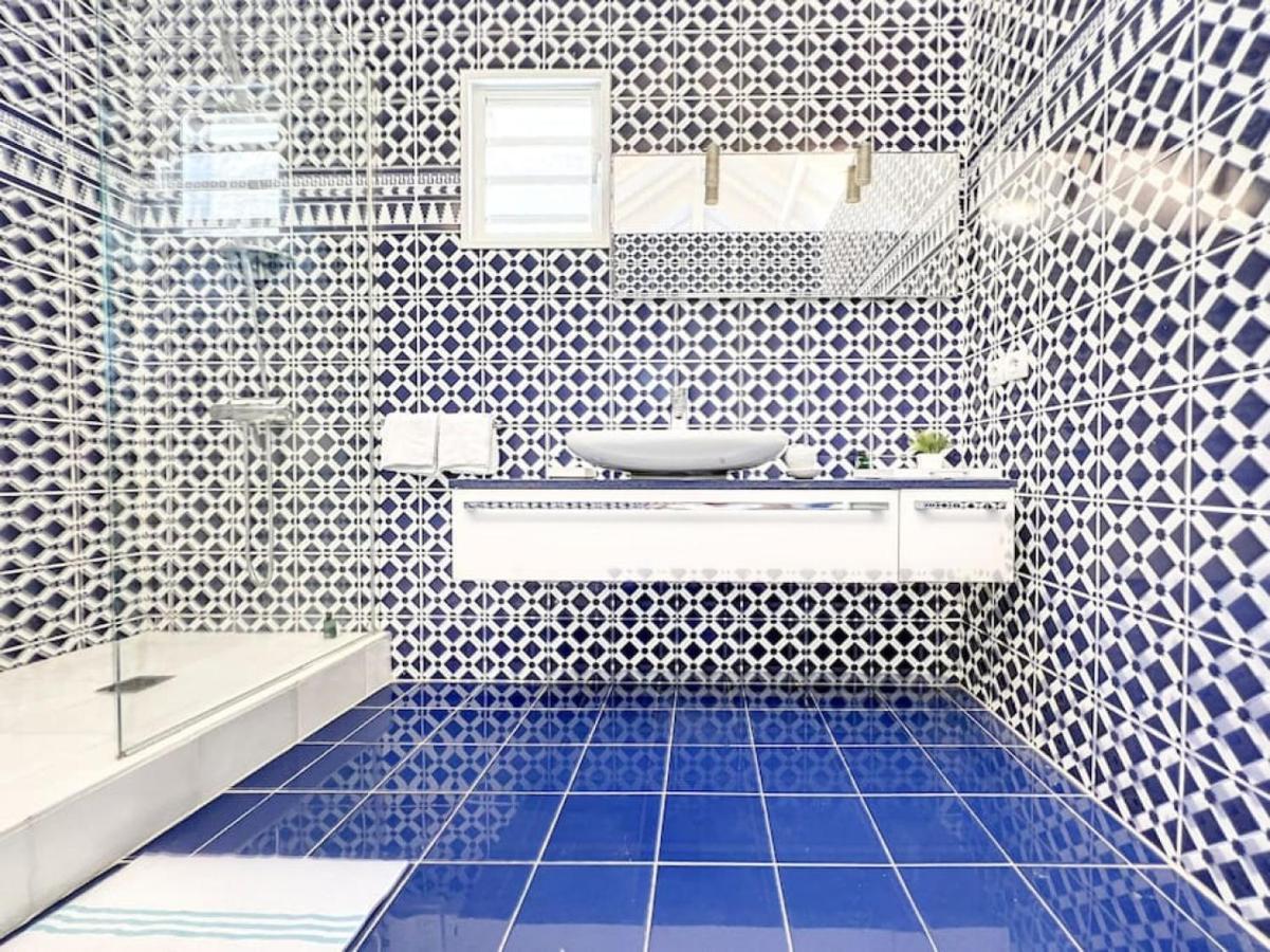 Blue Room In A Shared Villa Diamant With Communal Pool And Sea View Grand Case Bagian luar foto