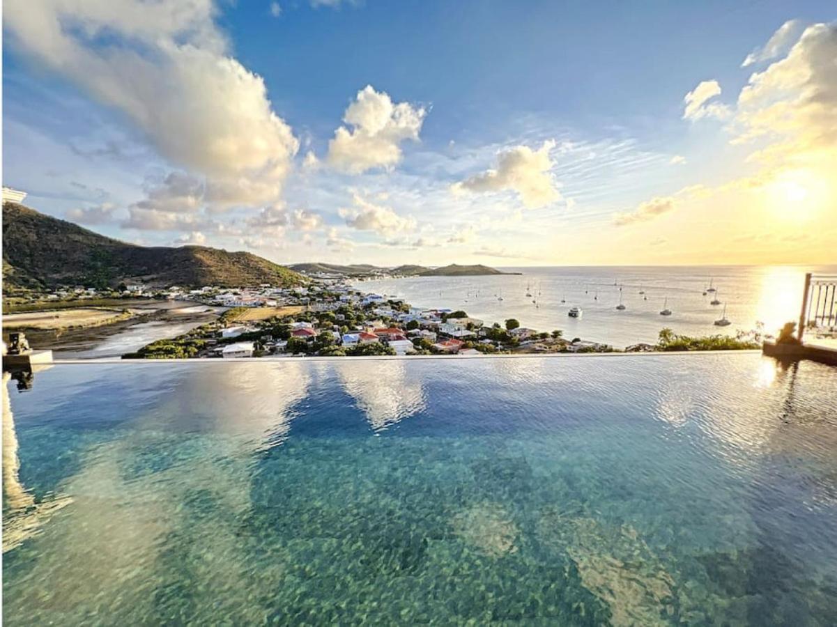 Blue Room In A Shared Villa Diamant With Communal Pool And Sea View Grand Case Bagian luar foto